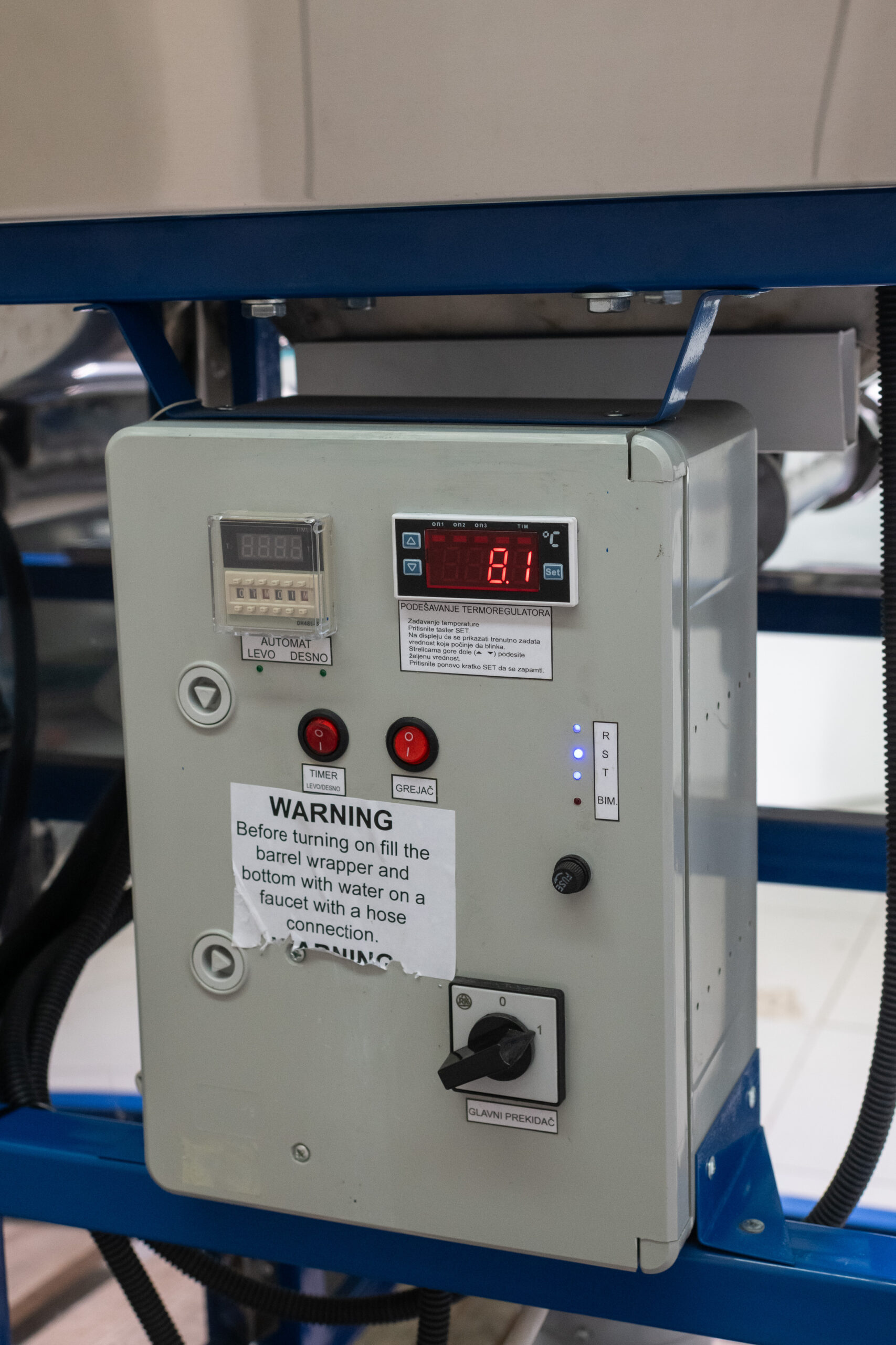 Ζυμωτήριο Μελισσοτροφών 130kg Θερμαινόμενο με Δοσομετρητή Επαγγελματικό - Image 3